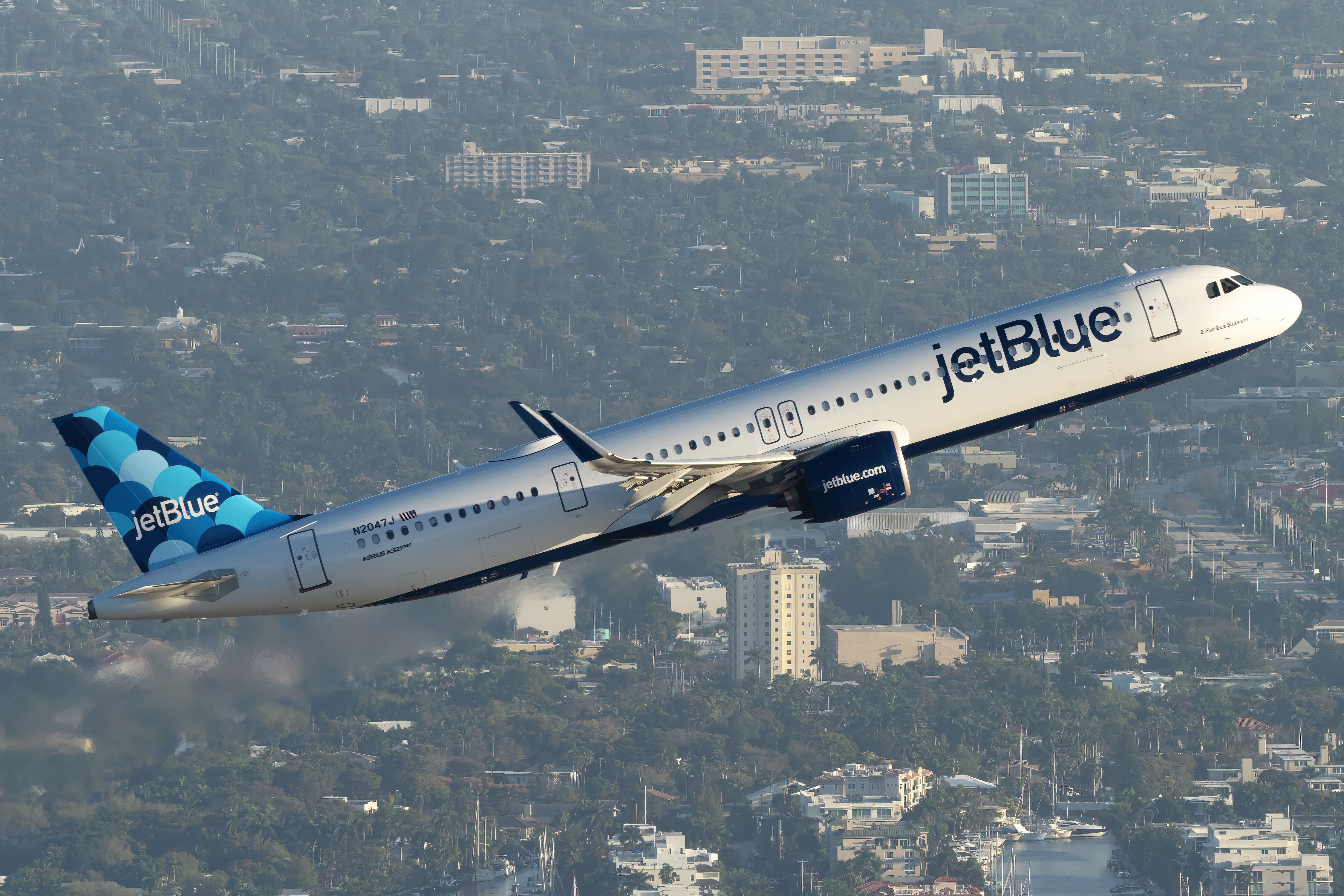 A JetBlue Airways Airbus A321-271NX flying in the sky.