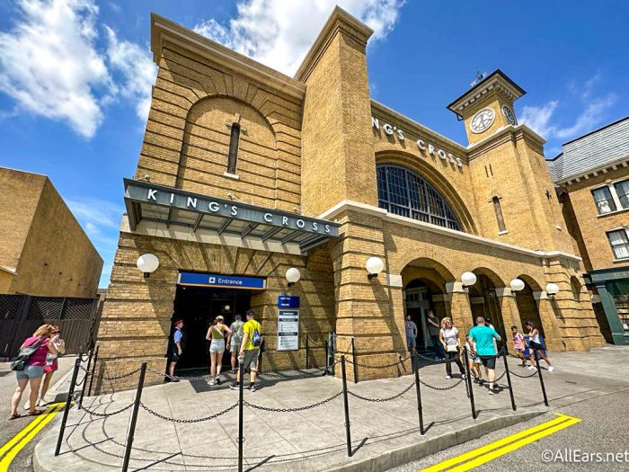 2023 uo universal studios orlando harry potter hogwarts express kings cross station 2 - Travel News, Insights & Resources.