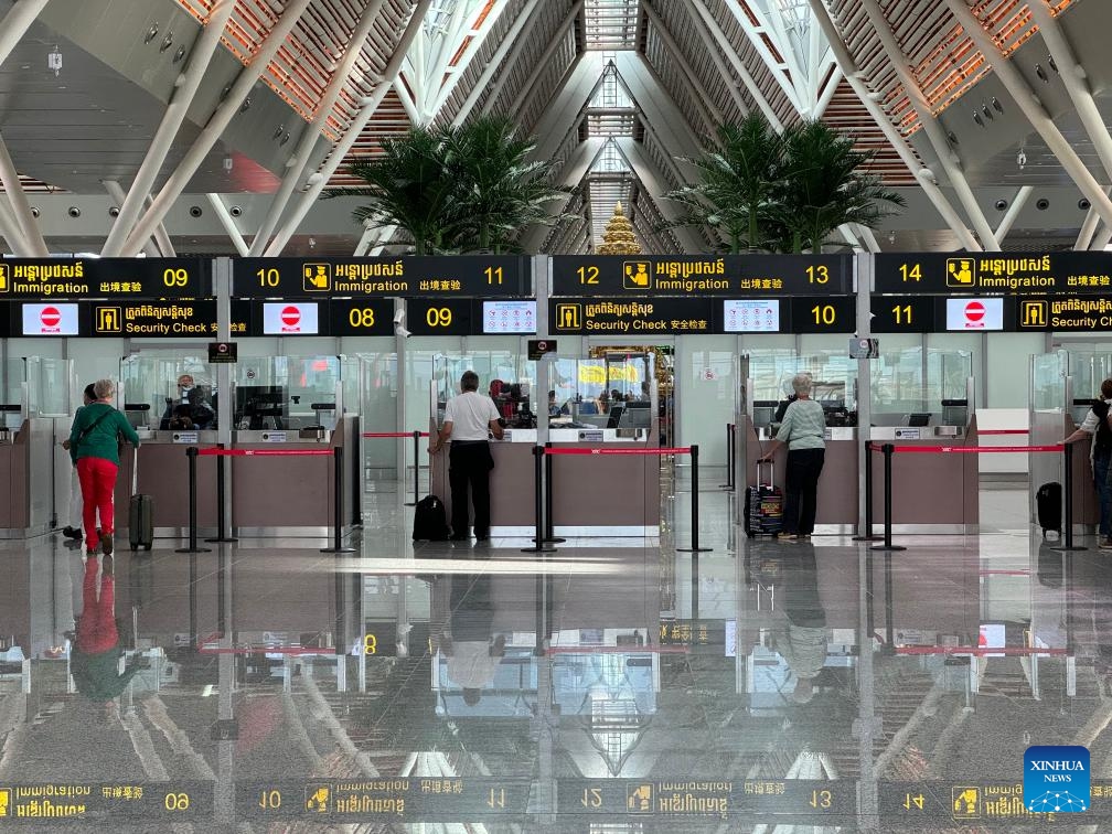 Passengers go through security check at the Siem Reap Angkor International Airport (SAI) in Siem Reap province, Cambodia, Nov. 16, 2023. Chinese-invested Siem Reap Angkor International Airport (SAI) in northwest Cambodia's Siem Reap province was officially inaugurated on Thursday, raising hope for the recovery of the kingdom's tourism industry.(Photo: Xinhua)