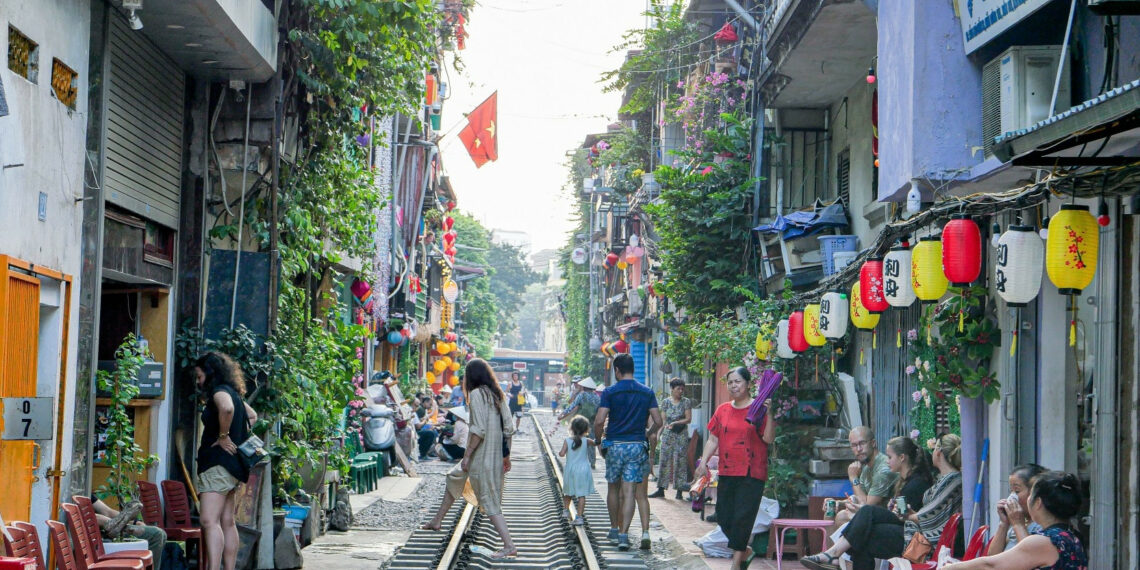 Hanoi Old railway cafes shut down new coffee shops open - Travel News, Insights & Resources.