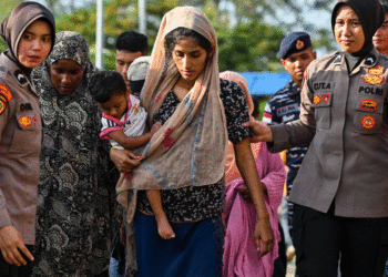 Hundreds of Rohingya refugees set sail from Bangladesh - Travel News, Insights & Resources.