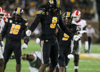 Mizzou football linebacker TyRon Hopper questionable for Georgia matchup - Travel News, Insights & Resources.