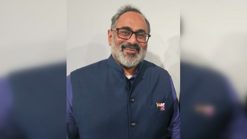 Rajeev Chandrasekhar shares pic of litter in Vistara flight Airline - Travel News, Insights & Resources.