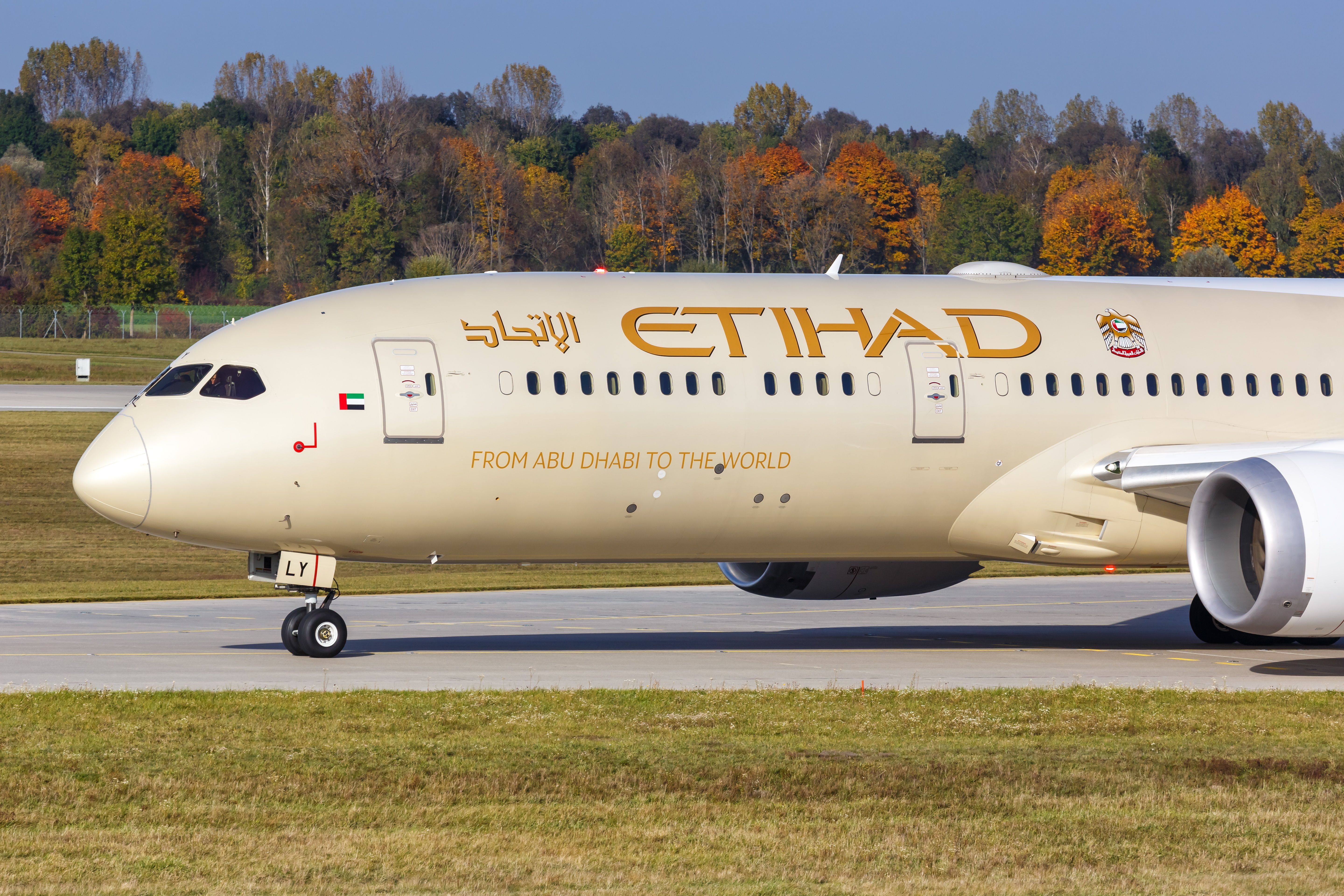 Etihad 787-9 taxiing