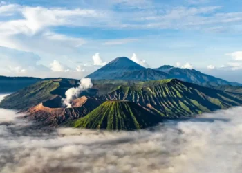 Enam Destinasi Keren di Indonesia untuk Liburan versi Agoda.webp - Travel News, Insights & Resources.