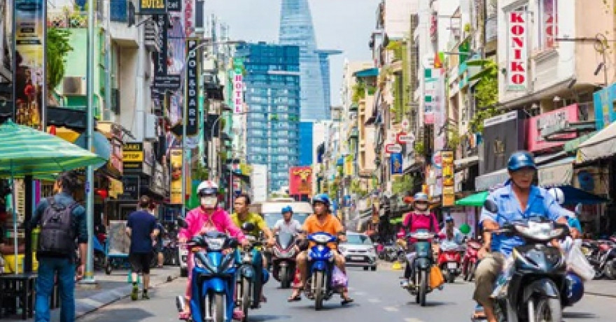 Foreign travelers impressed with Vietnam food tour by scooter - Travel News, Insights & Resources.