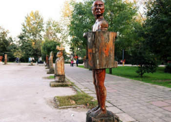 Iran Tourism Mohtasham Gardens Statues In Rasht Northern Iran - Travel News, Insights & Resources.