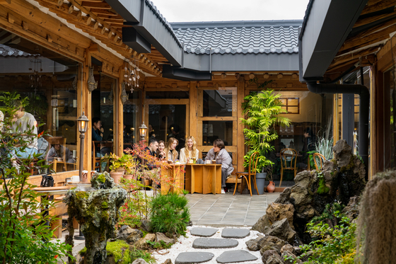 Ikseon-dong in Jongno District, central Seoul, ranked first in the number of visits by American tourists. [BAEK JONG-HYUN]