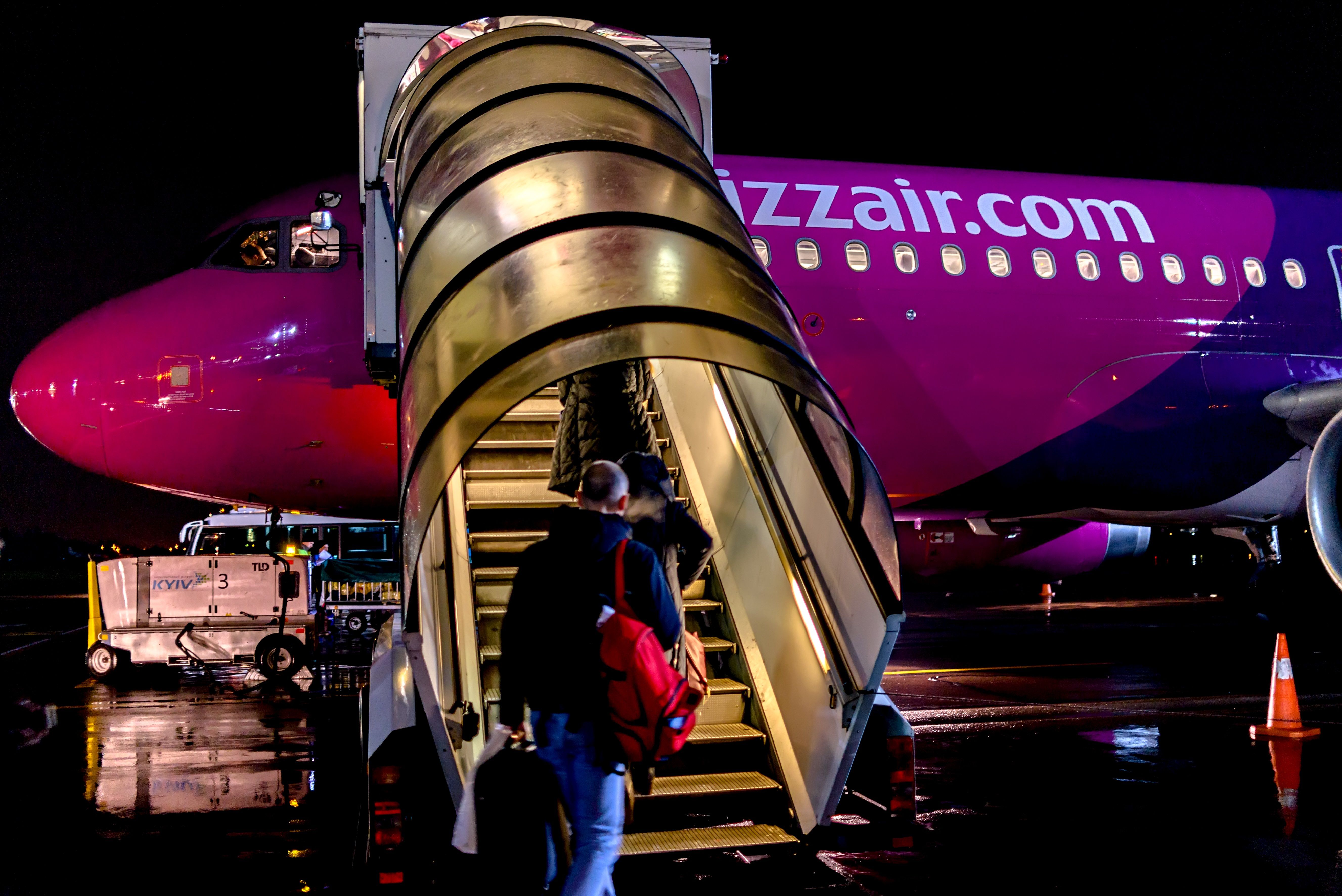Wizz Air at night