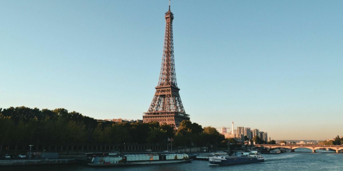 Eiffel tower Paris - Travel News, Insights & Resources.