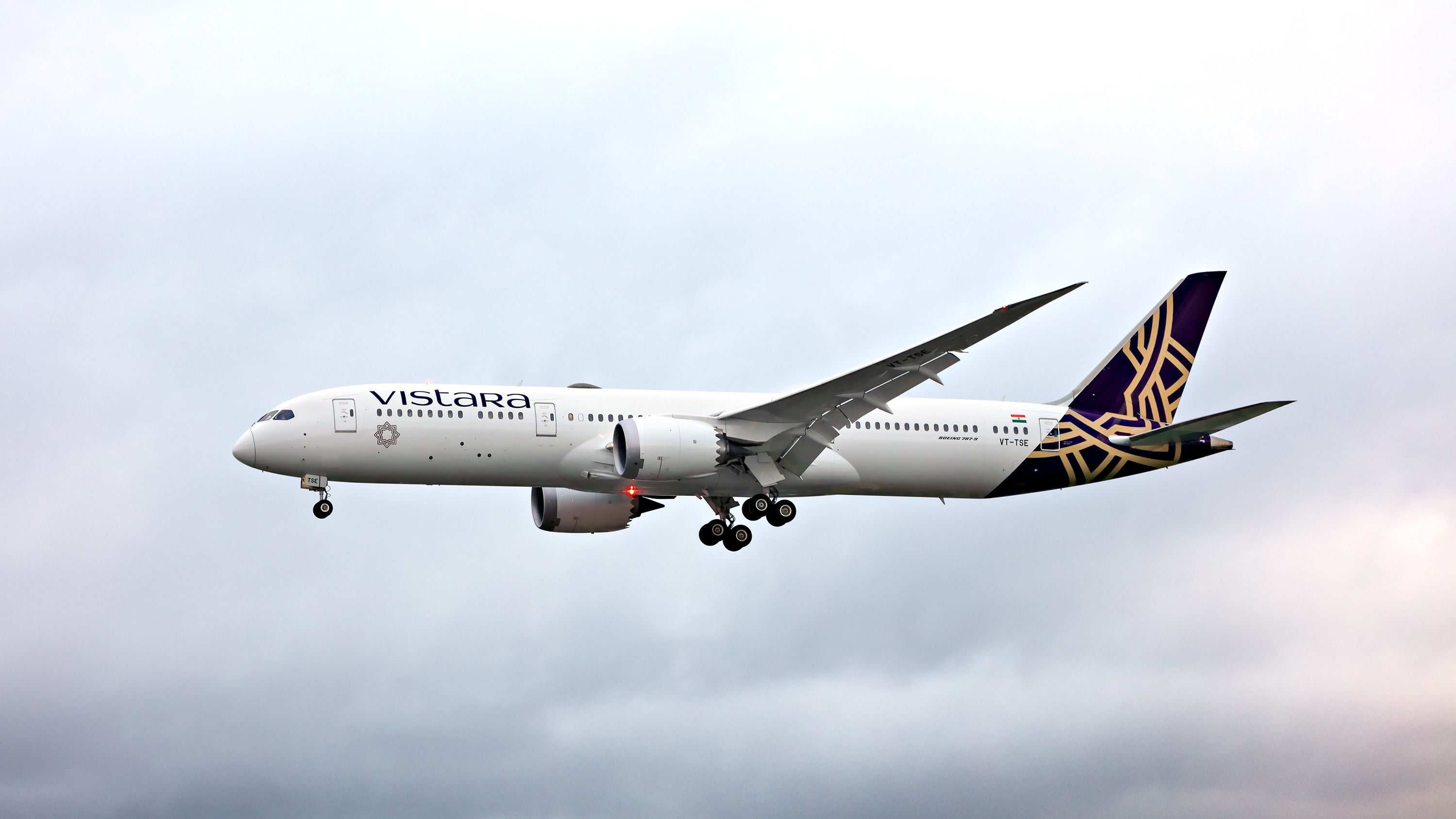 Vistara Boeing 787-9 landing at London Heathrow Airport LHR