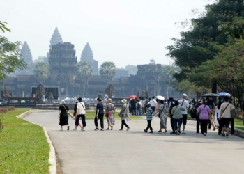 1707895990 342 13 2 2024 domestic and international tourist visit angkor wat temple in late january heng chivoan.jp - Travel News, Insights & Resources.