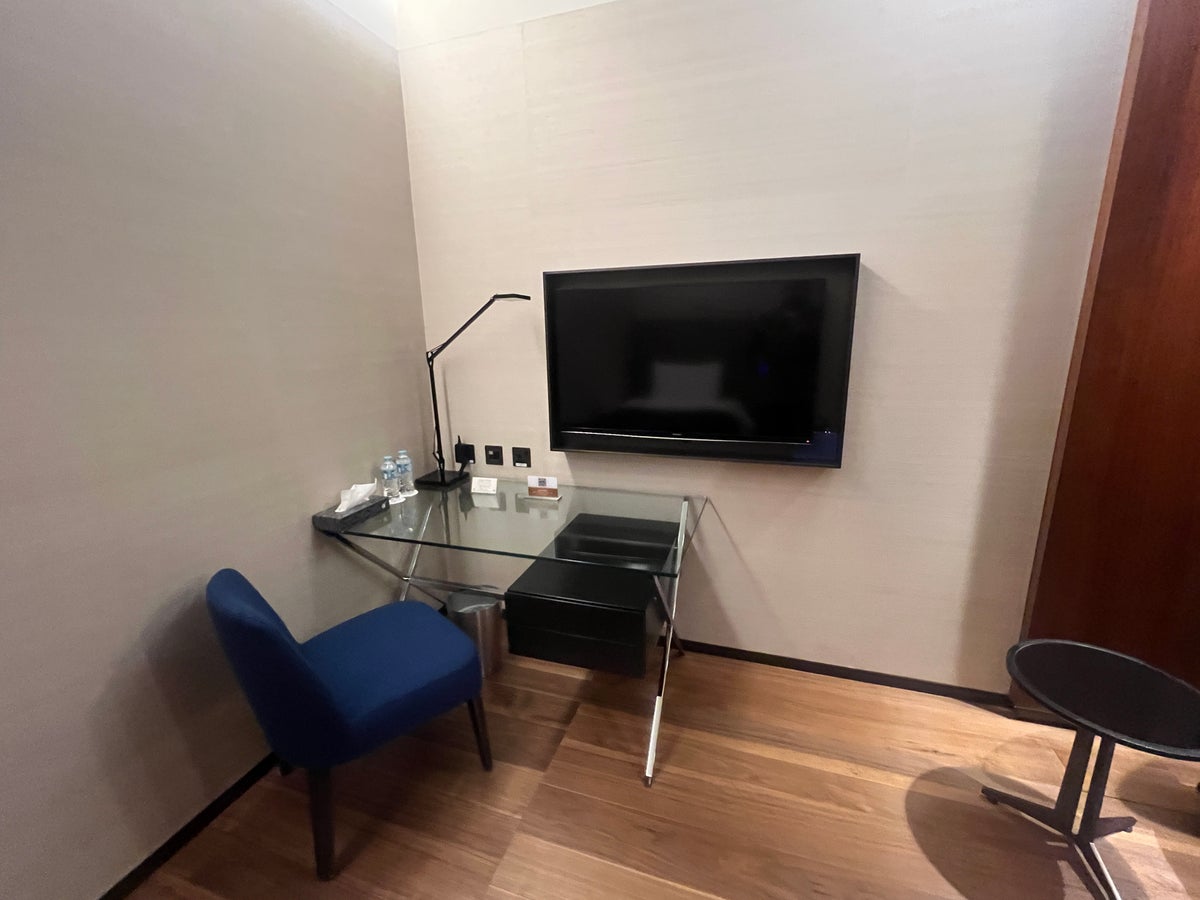 Al Safwa Quiet Room Desk and TV