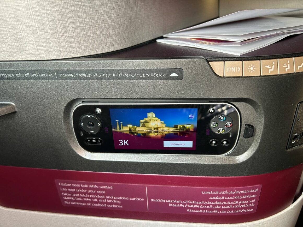 Qatar Airways QSuites B777-200LR - Business Class