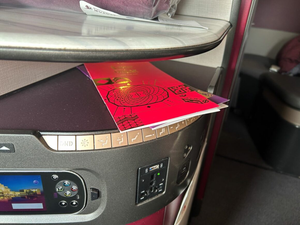 Qatar Airways B777 QSuite Socket - Travel News, Insights & Resources.