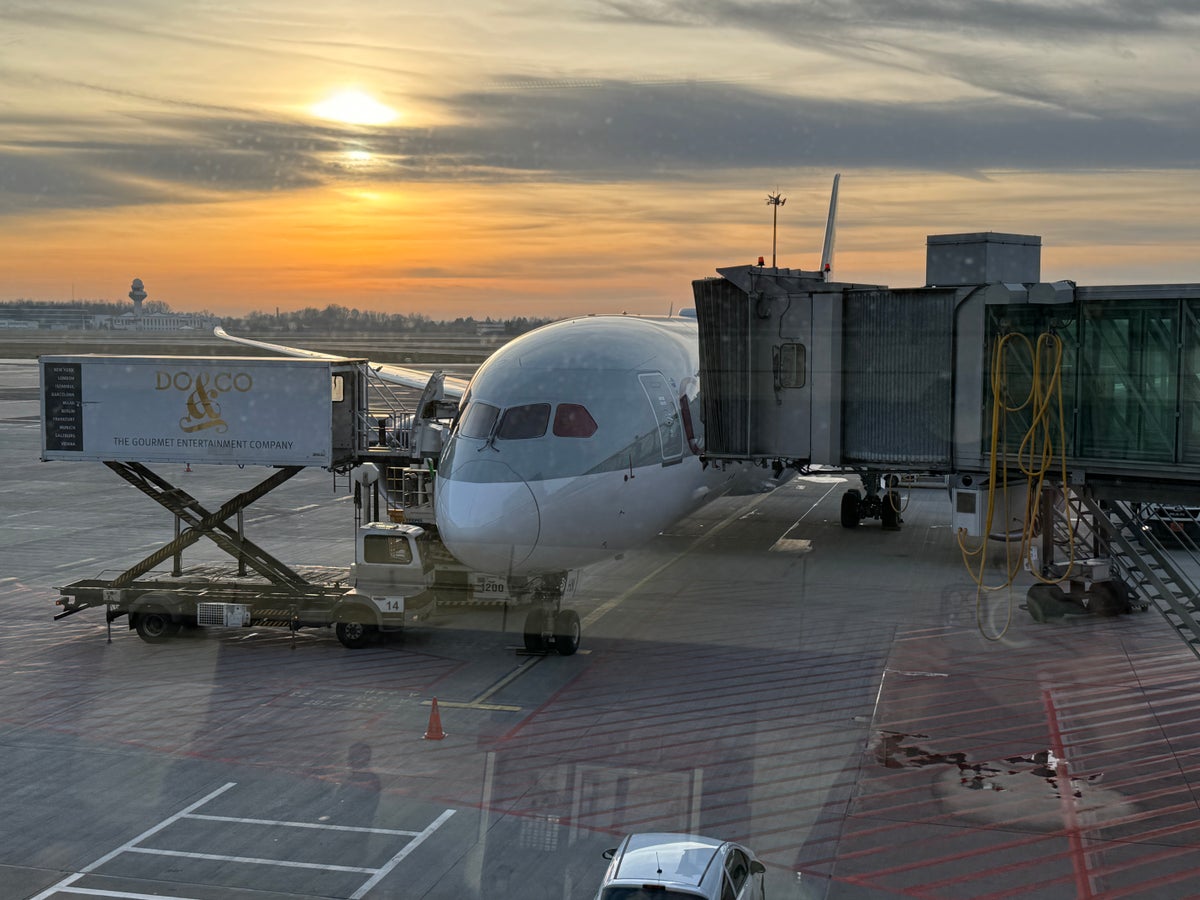 Qatar Airways Warsaw Airport aircraft