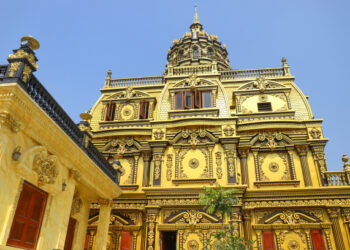 Scrap dealer builds 285M gold plated castle in central Vietnam - Travel News, Insights & Resources.