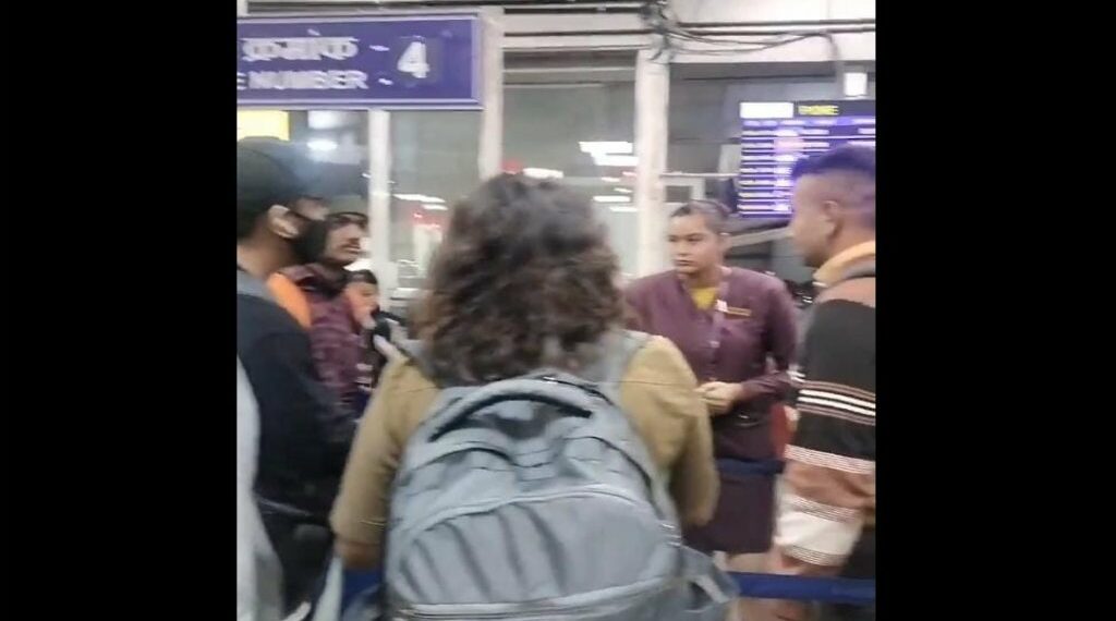 Vistara Flight Delay Sparks Passenger Frustration at Pune Airport - Travel News, Insights & Resources.