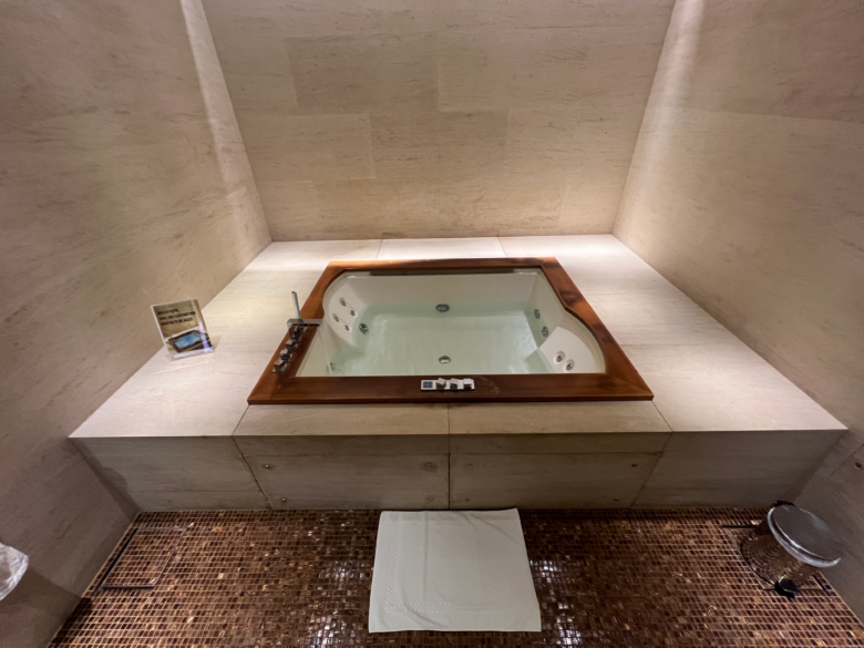 Al Safwa Lounge Spa Whirlpool