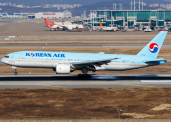 HL7765 Korean Air Boeing 777 200ER by Thomas Tse AeroXplorer - Travel News, Insights & Resources.