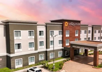 La Quinta Inn Suites by Wyndham Pasadena North in.webp - Travel News, Insights & Resources.