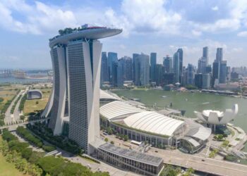 Marina Bay Sands bans tour groups from gathering on property - Travel News, Insights & Resources.