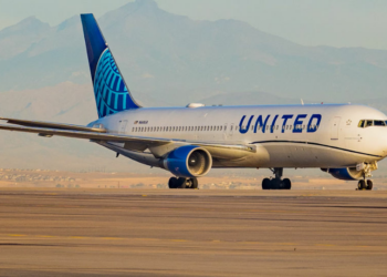 United Airlines Plane Diverted After Cabin Door Issue - Travel News, Insights & Resources.