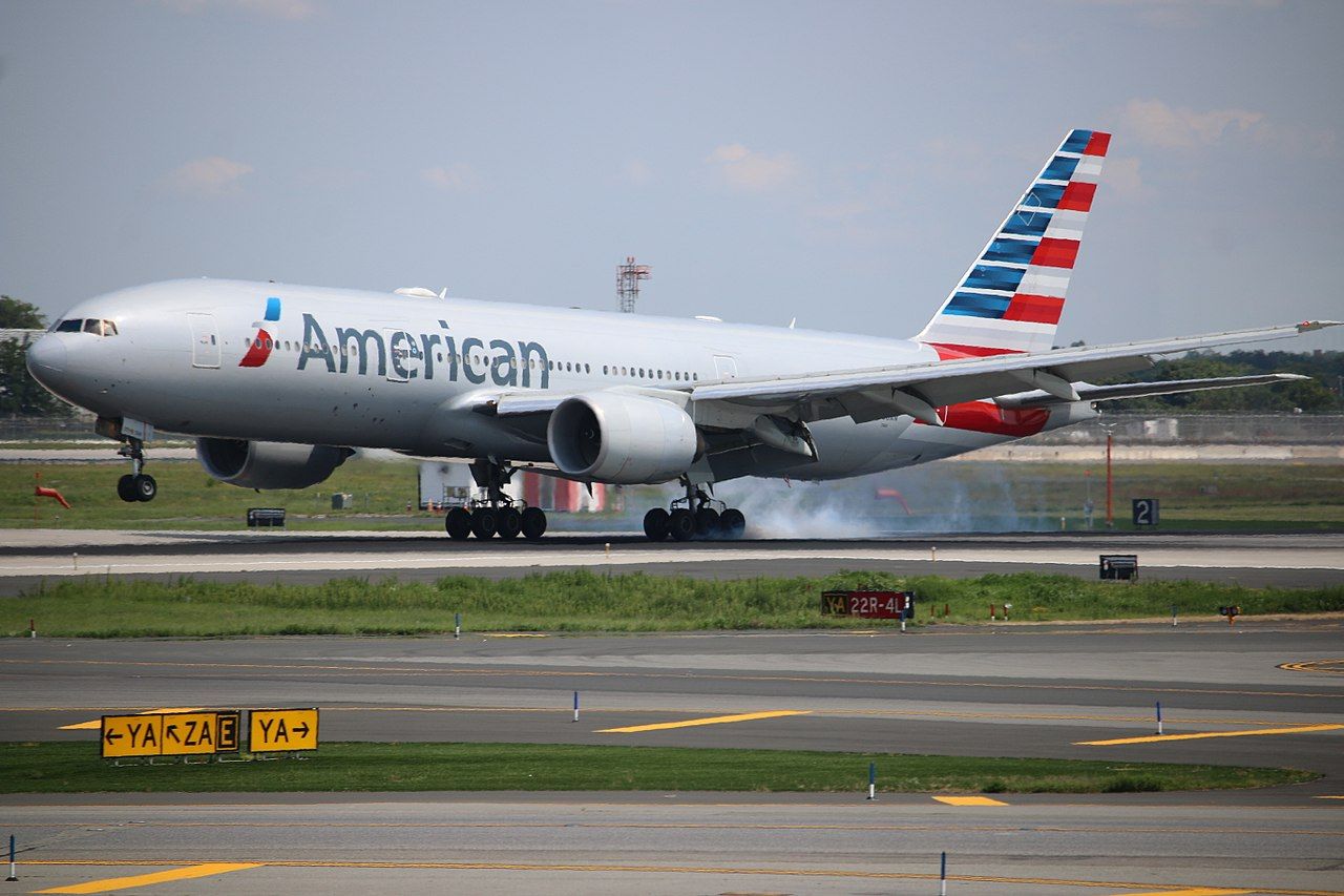 American Airlines Boeing 777-200 at JFK