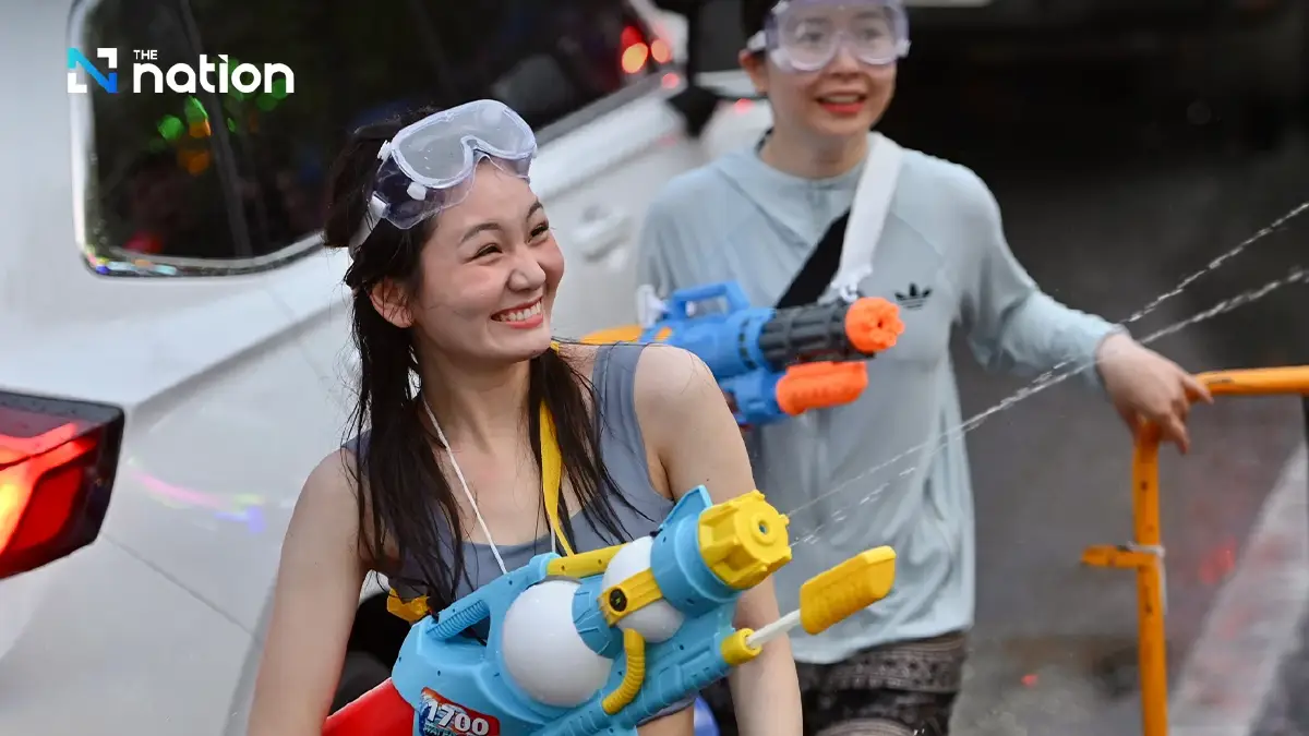 Chiang Mai enjoys splashing fun amid 40°C heat