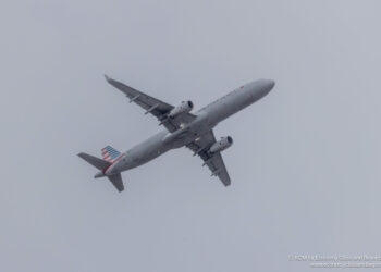 Airplane Art American Airlines Airbus A321 climbing out of - Travel News, Insights & Resources.