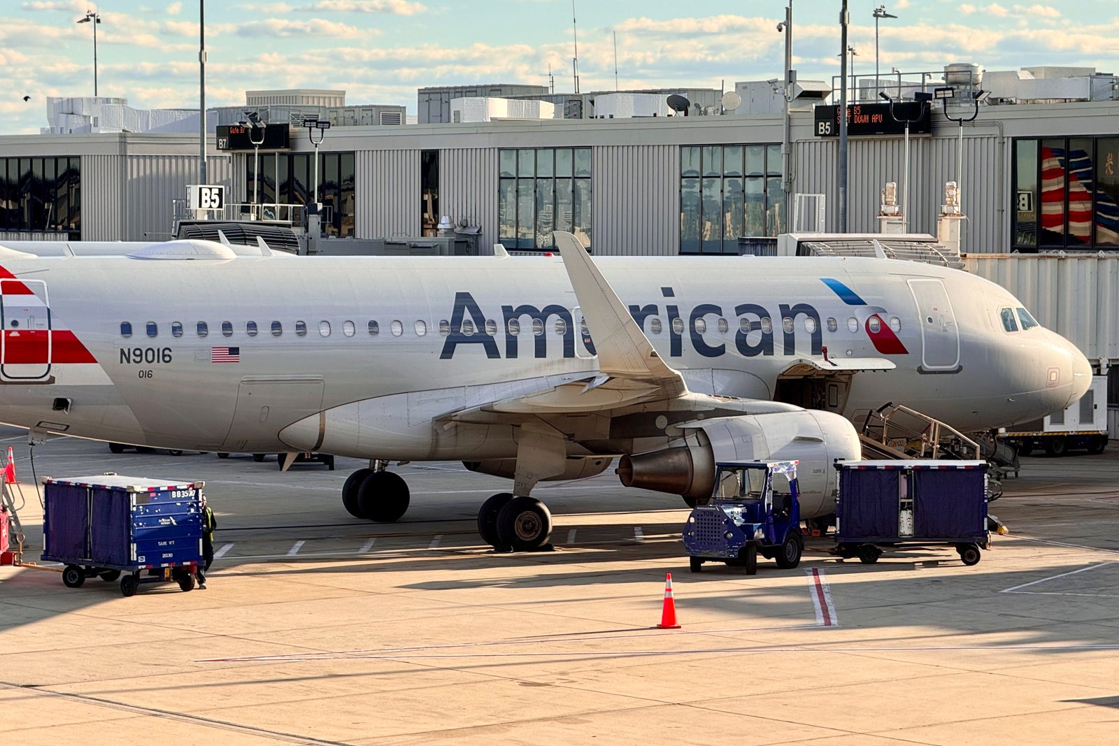 American Airbus A319 PHL AUS 23 - Travel News, Insights & Resources.