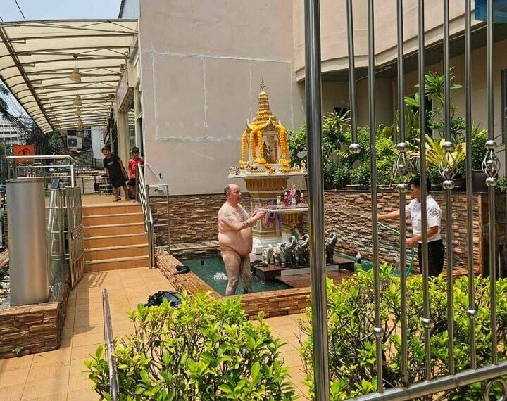 Fat farang strips naked and poops in Bangkok shrine video - Travel News, Insights & Resources.