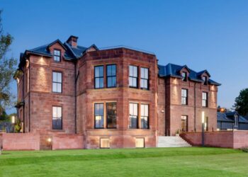 Historic hotel built by duke on famous Scottish island brought - Travel News, Insights & Resources.