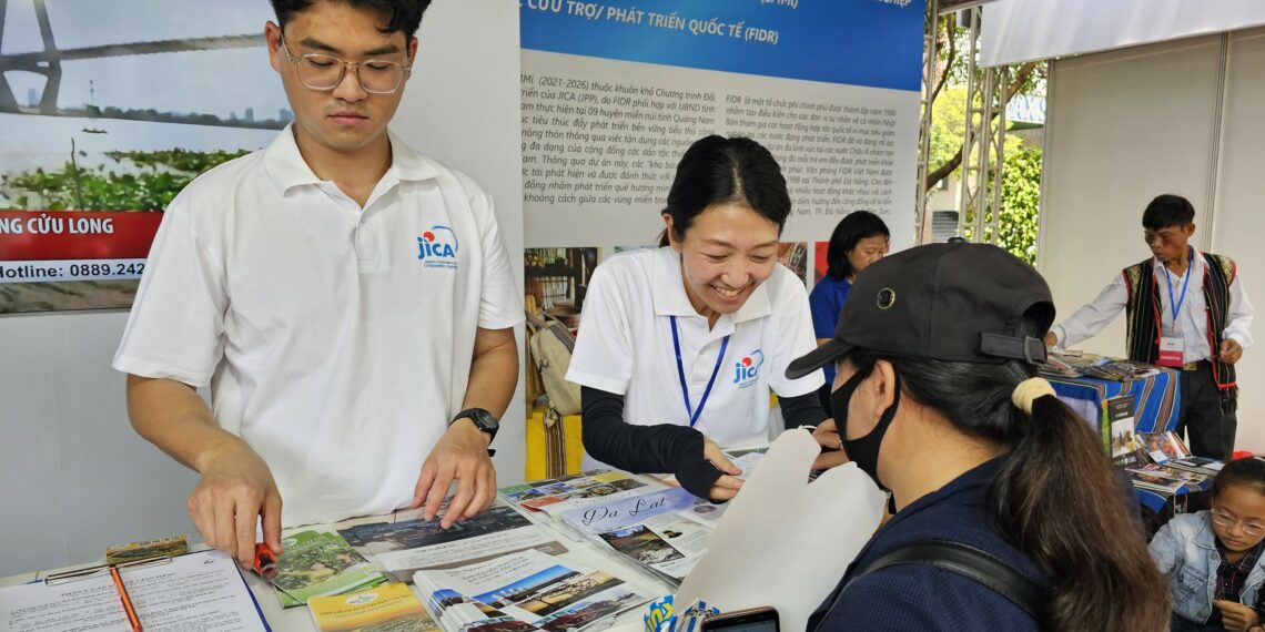 Japanese volunteers promote tourism across Vietnam - Travel News, Insights & Resources.