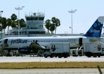 JetBlue is starting surge pricing for checked bags - Travel News, Insights & Resources.