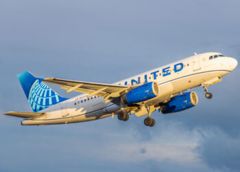 N812UA United Airlines Airbus A319 by Cooper Palubeski AeroXplorer - Travel News, Insights & Resources.