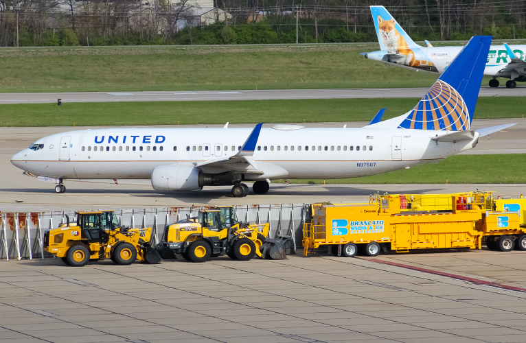 N87507 United Airlines Boeing 737 800 by Mitchell Roetting AeroXplorer - Travel News, Insights & Resources.