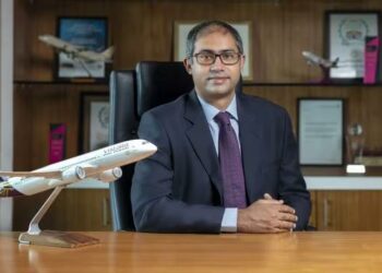 Open to discussing contracts Vistara CEO Vinod tells pilots Report - Travel News, Insights & Resources.