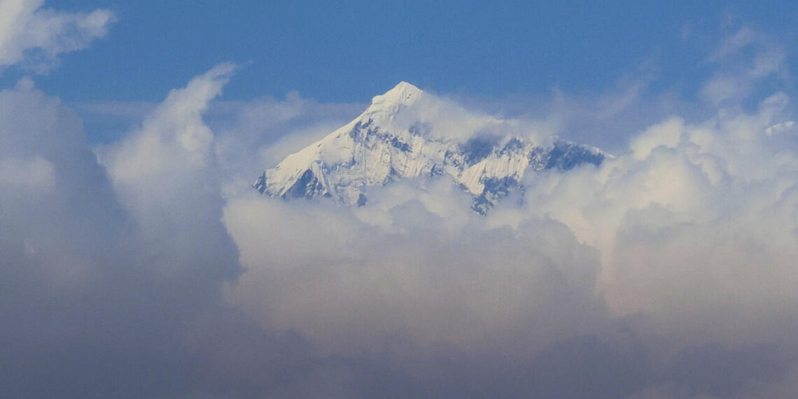 Poo bags and trackers Nepal orders new Everest rules - Travel News, Insights & Resources.