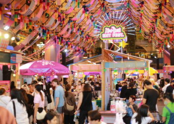 Songkran in Bangkok with EM DISTRICT will dominate the global - Travel News, Insights & Resources.