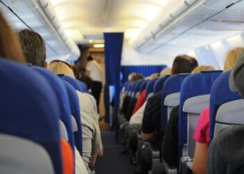 United Airlines Flight Attendants Armrest Announcement Sparks Social Media Frenzy - Travel News, Insights & Resources.