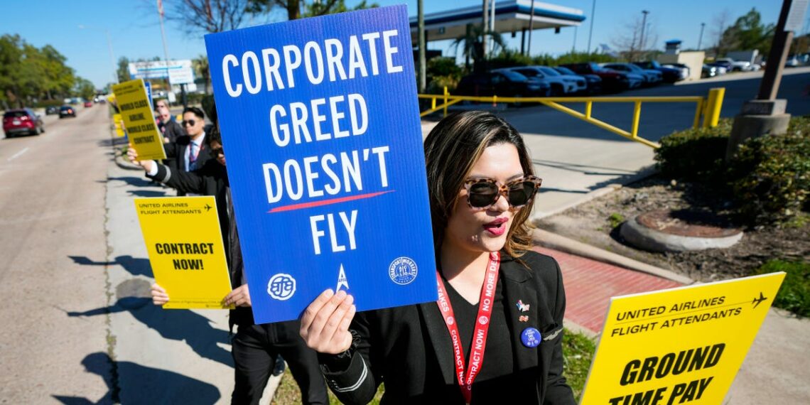 United Airlines flight attendants picketed at over a dozen airports - Travel News, Insights & Resources.