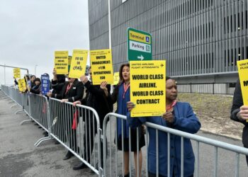 United Flight Attendants Picket at US UK Airports as Contract - Travel News, Insights & Resources.