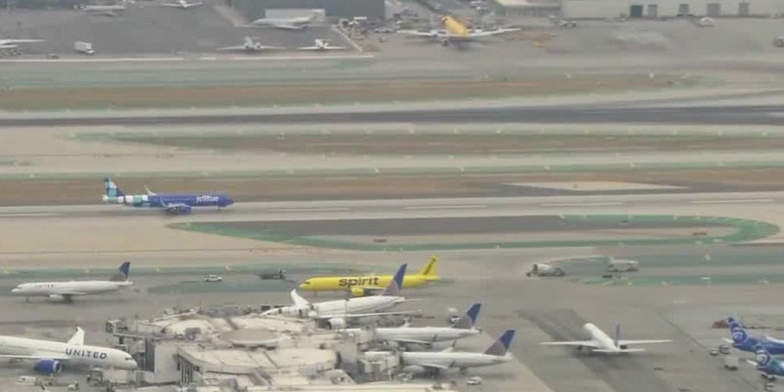 JetBlue plane makes emergency landing at LAX - Travel News, Insights & Resources.