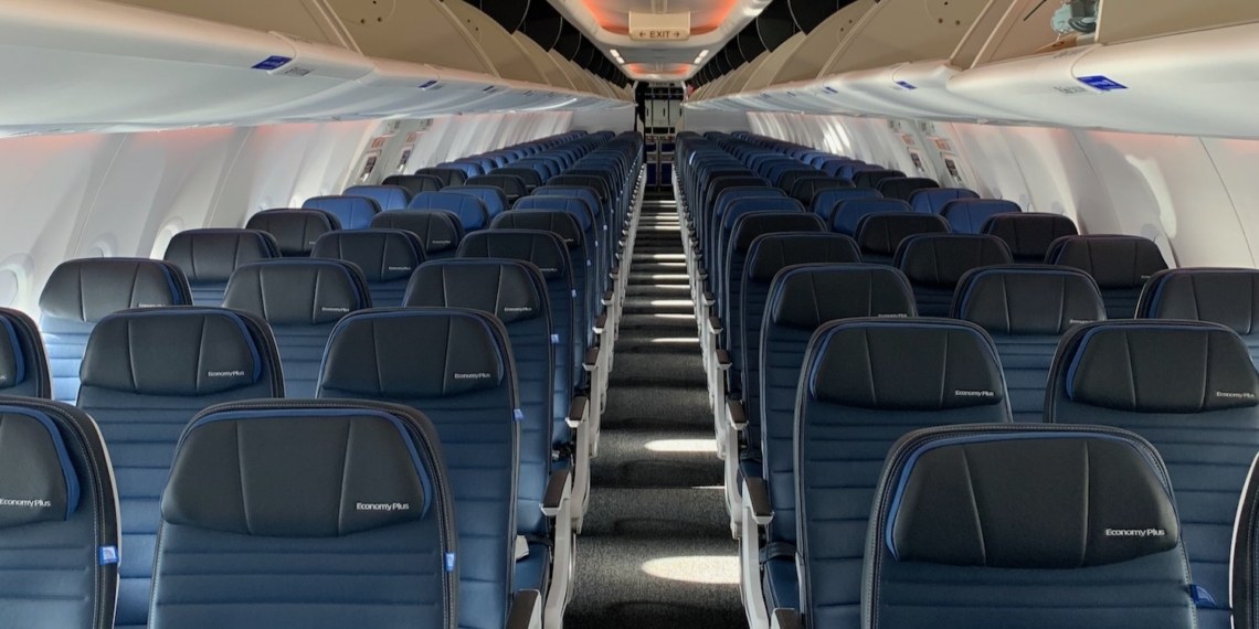 Review United Airlines 737 MAX 9 Economy Class Live - Travel News, Insights & Resources.