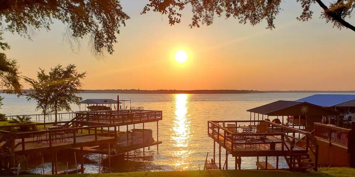 The Magnificent Lakefront Airbnb In Texas That Is Perfect For - Travel News, Insights & Resources.