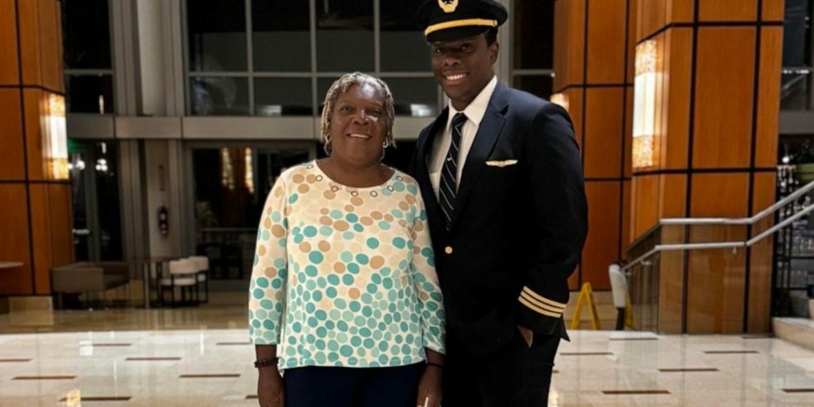 United Airlines pilot achieves long term goal by flying his mom - Travel News, Insights & Resources.