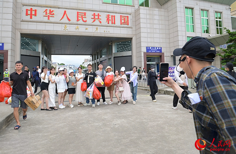 China Vietnam border tourism booms in S Chinas Guangxi - Travel News, Insights & Resources.