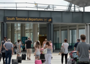 Gatwick Airport sees all flights suspended after British Airways plane - Travel News, Insights & Resources.