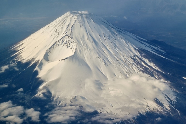 Japan to build anti tourist fence at Mount Fuji viewpoint - Travel News, Insights & Resources.